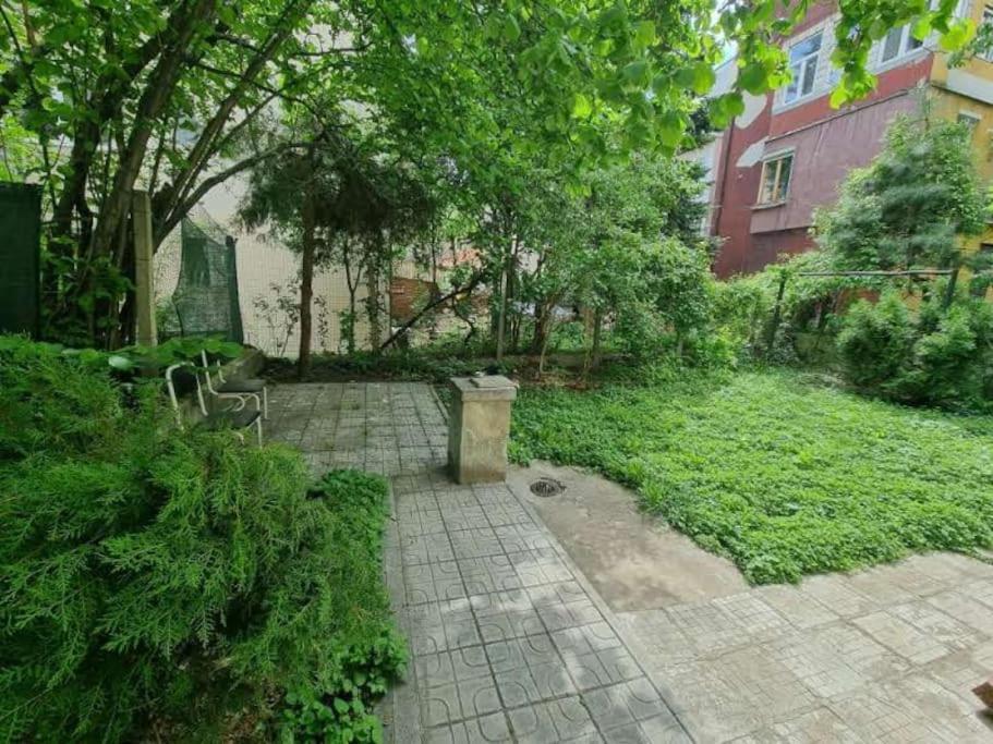 Large 2-Bedroom Centre Art Apartment Софія Екстер'єр фото